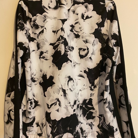 Chico's Zenergy Neema Black and White Floral Jacket - Picture 3 of 7